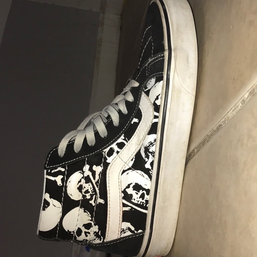 Selling shoes - Picture 3 of 5
